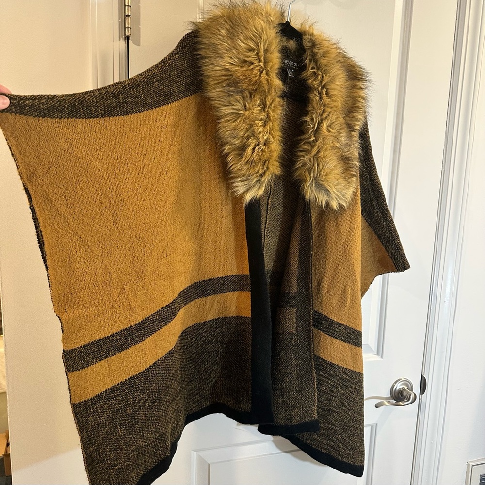 Forever 21 Plus Shawl Sweater with Detachable Faux Fur Collar in Camel Tan - Picture 3 of 9